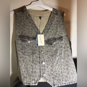 Universal Thread Cheetah Print Vest